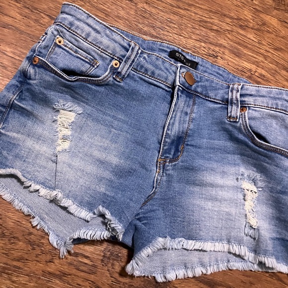 Denim shorts - Picture 2 of 4